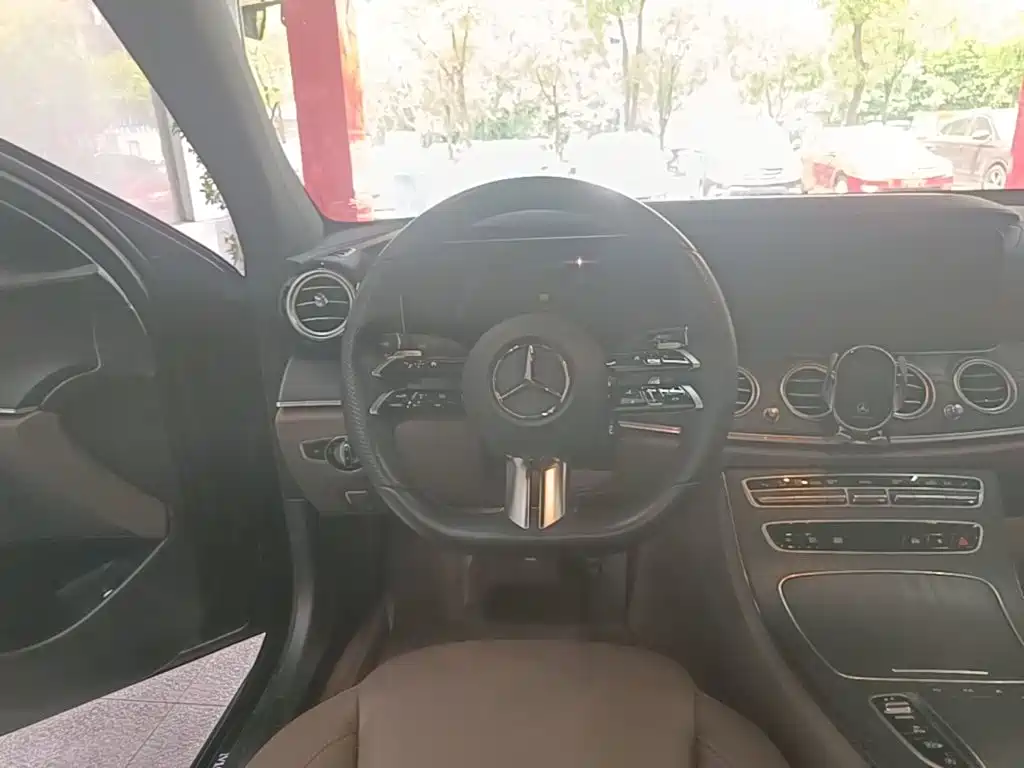 Mercedes-Benz E-Class 2021 — фото 11