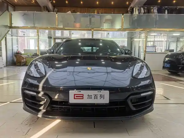 Porsche Panamera 2021
