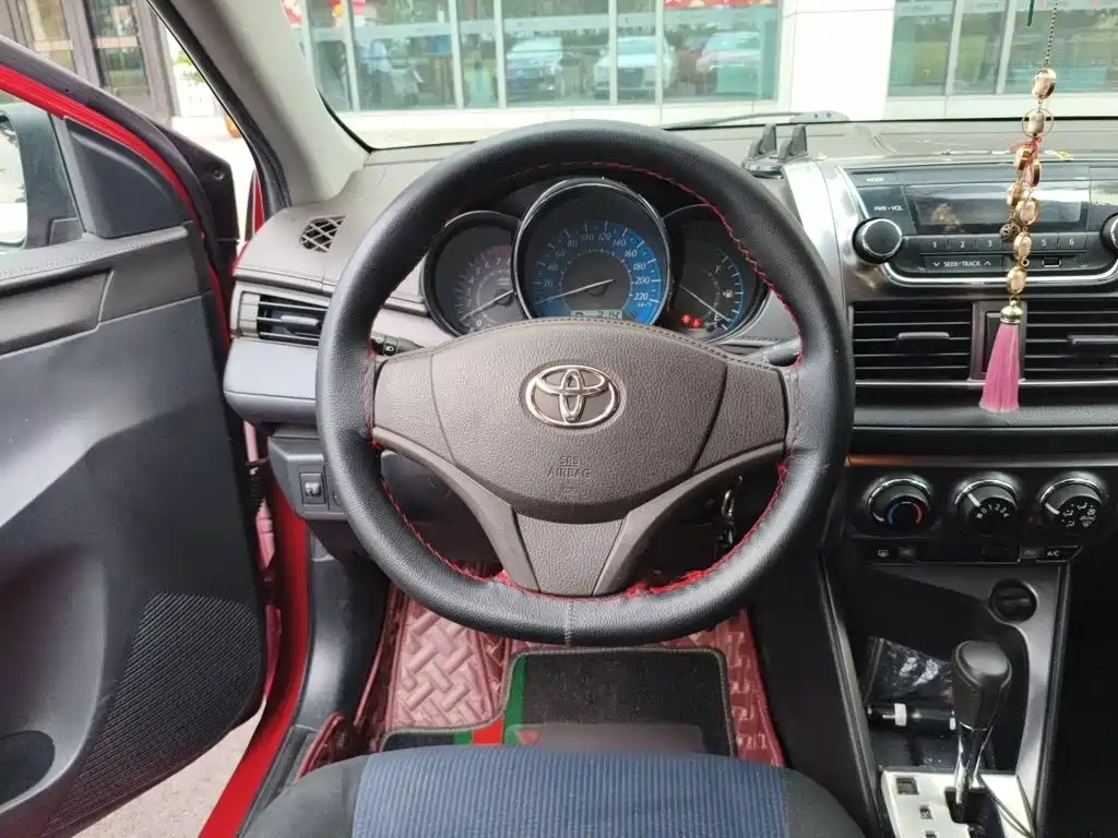 Toyota Yaris L 2014