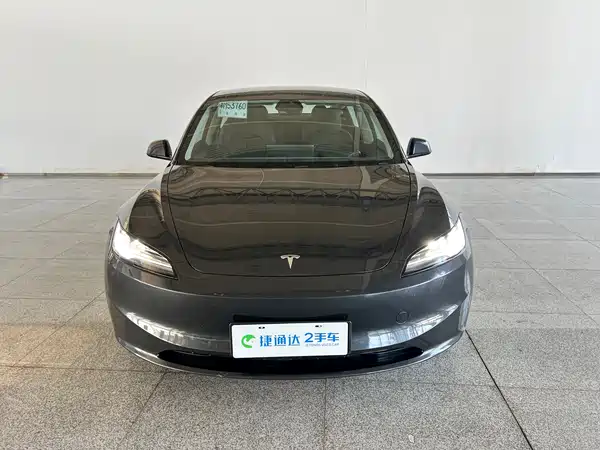 Tesla Model 3 2024