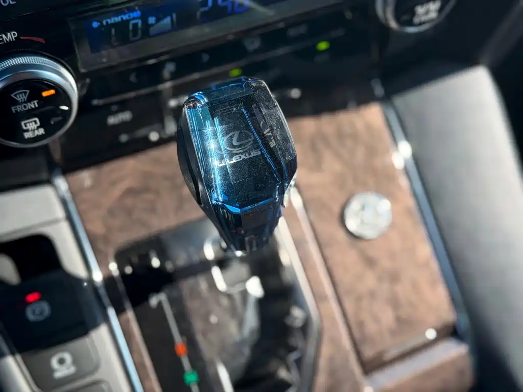Toyota Vellfire 2023 — фото 16