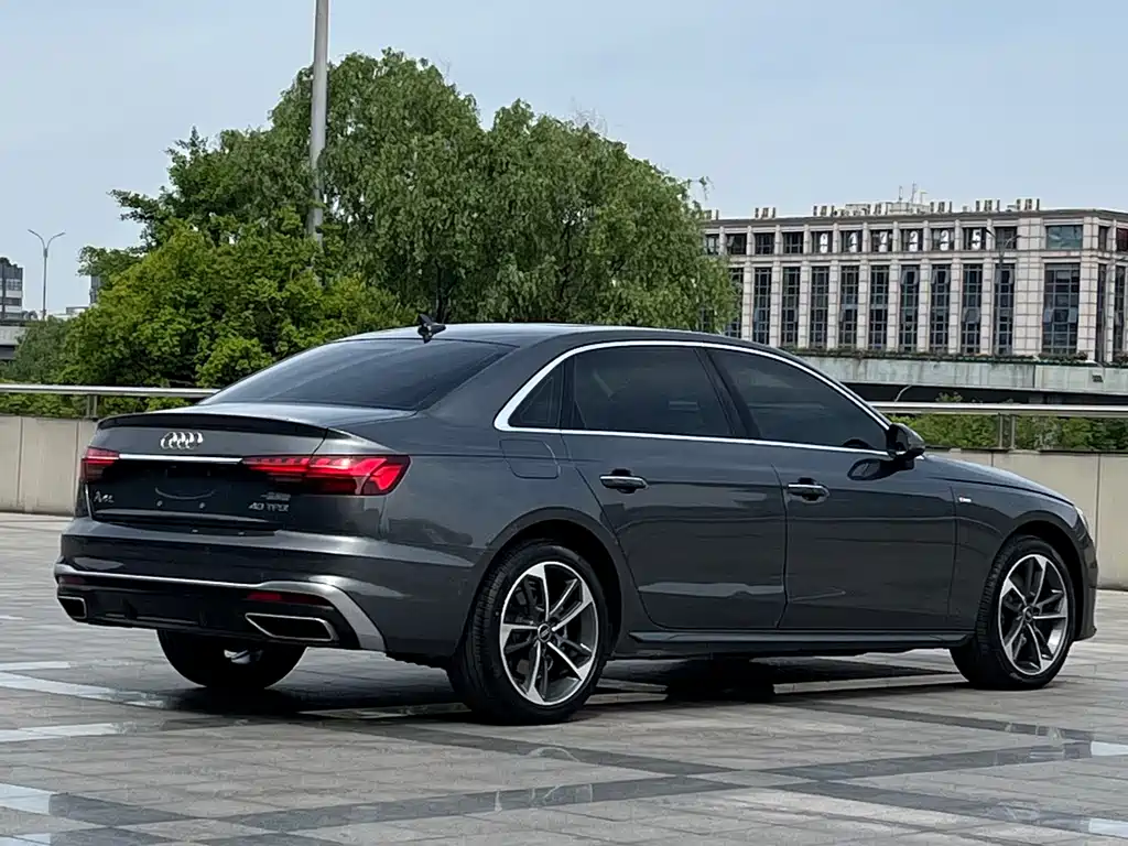 Audi A4L 2023 — фото 4