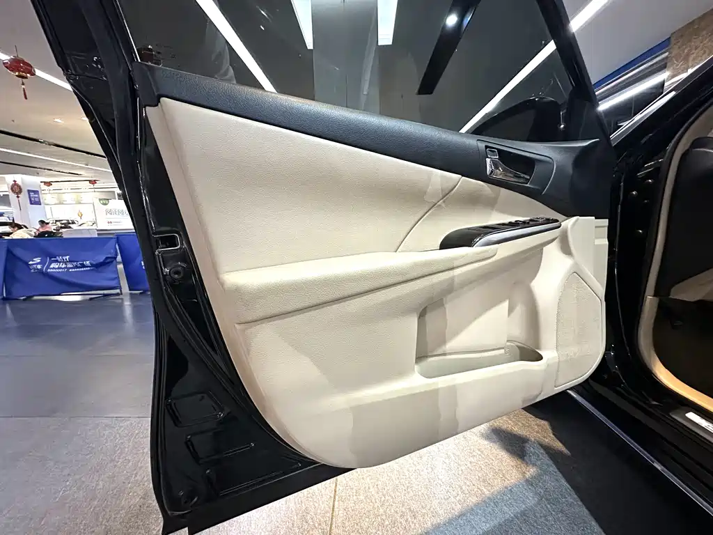 Toyota Camry 2014 — фото 13
