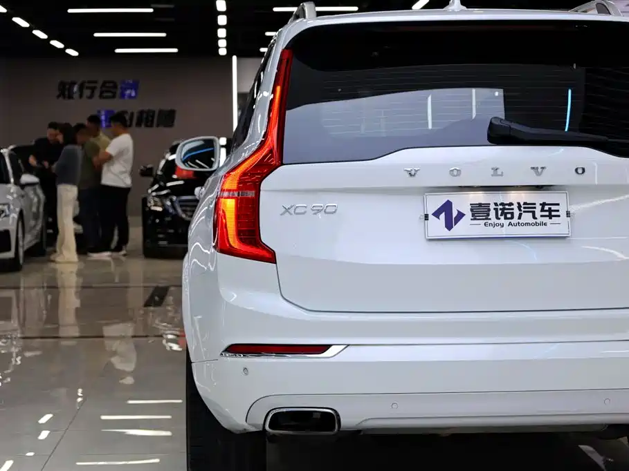 Volvo XC90 2018 — фото 8