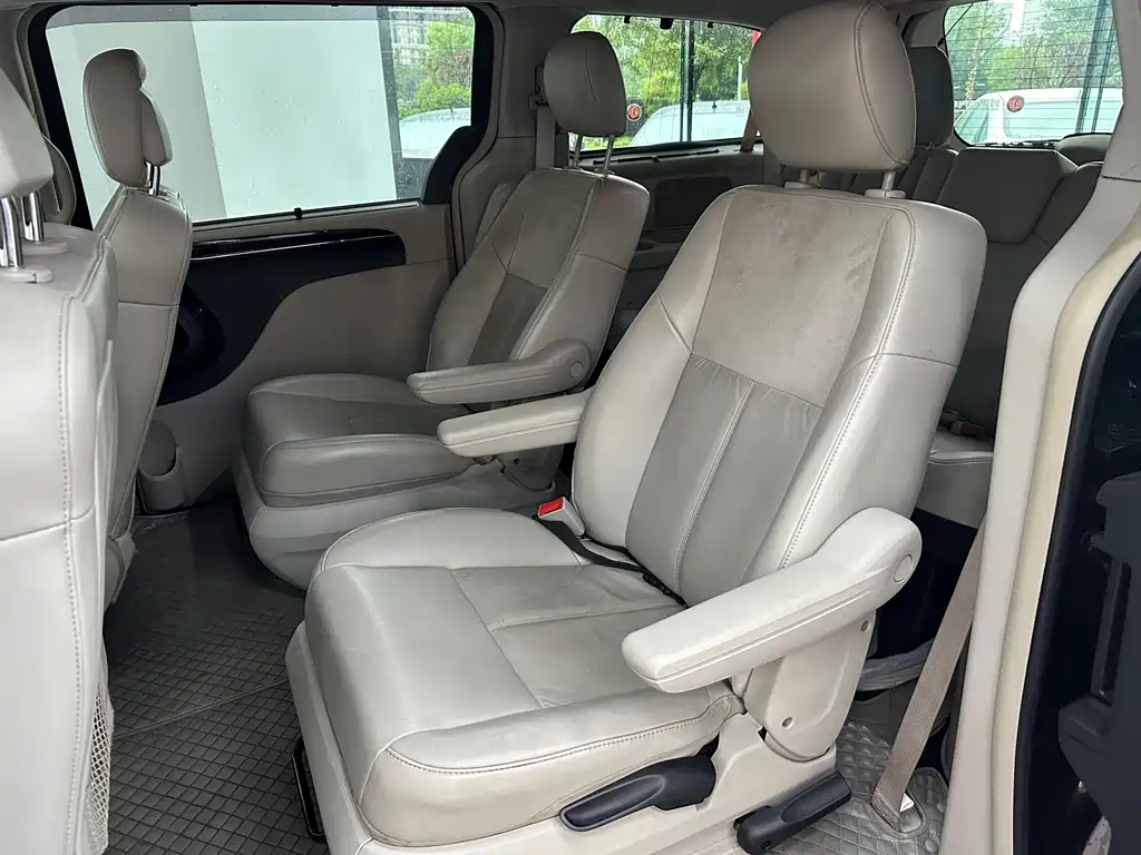 Chrysler Grand Voyager 2014 — фото 18