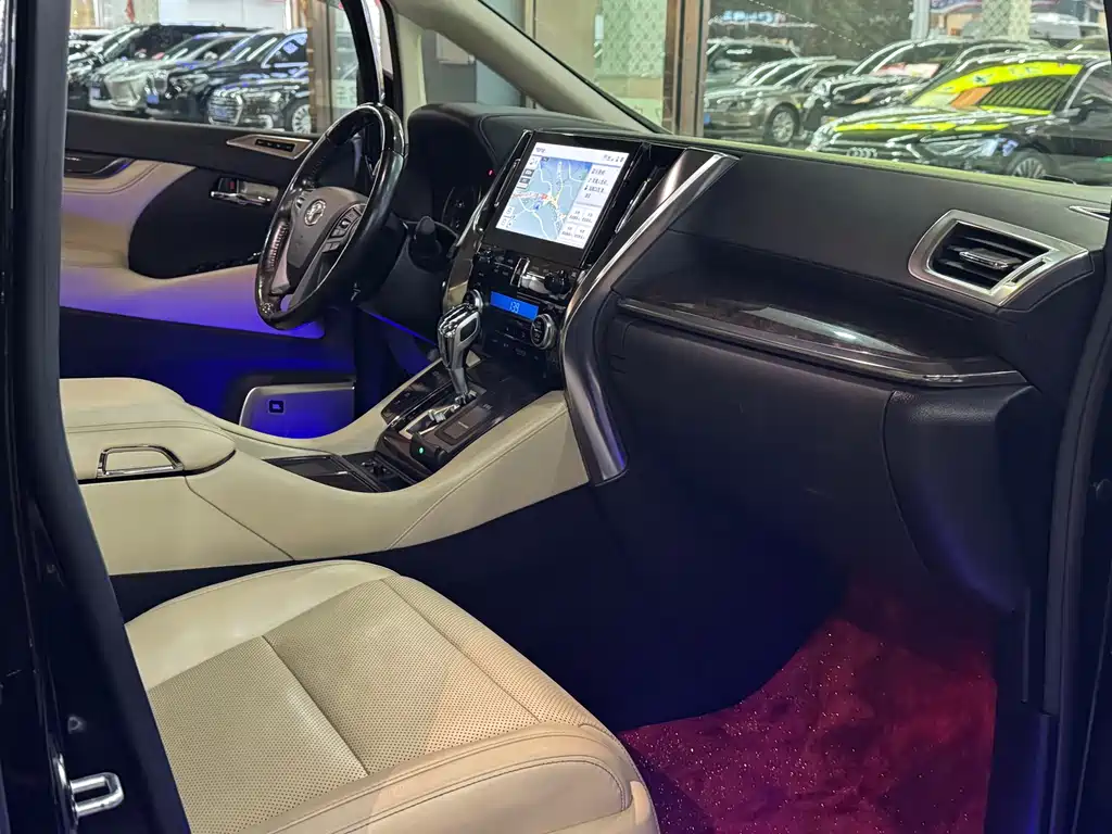 Toyota Vellfire 2021 — фото 8