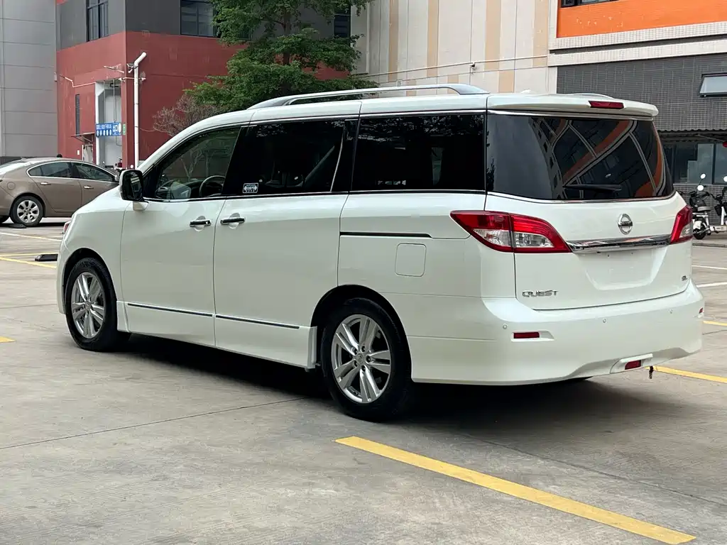 Nissan Quest 2014 — фото 4