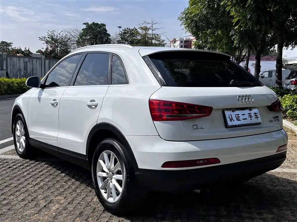 Audi Q3 2016 — фото 11
