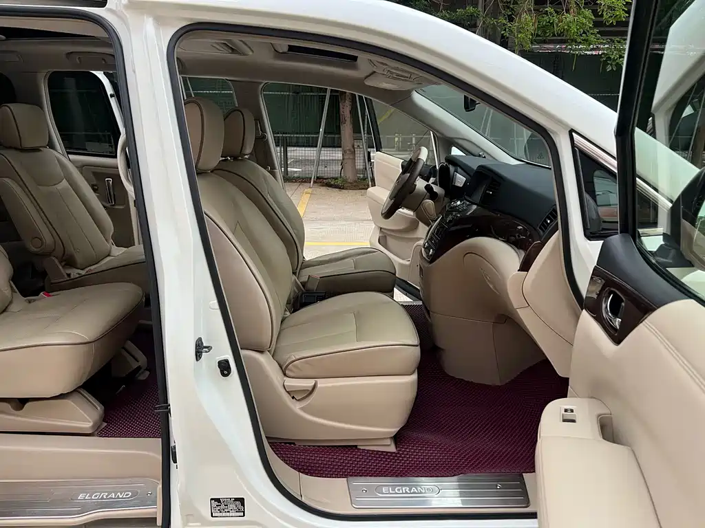 Nissan Quest 2014 — фото 10