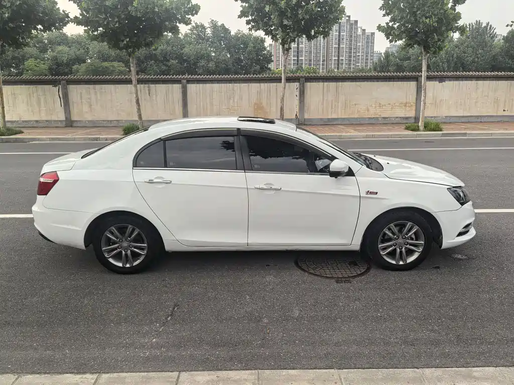 Geely Emgrand 2017 — фото 18
