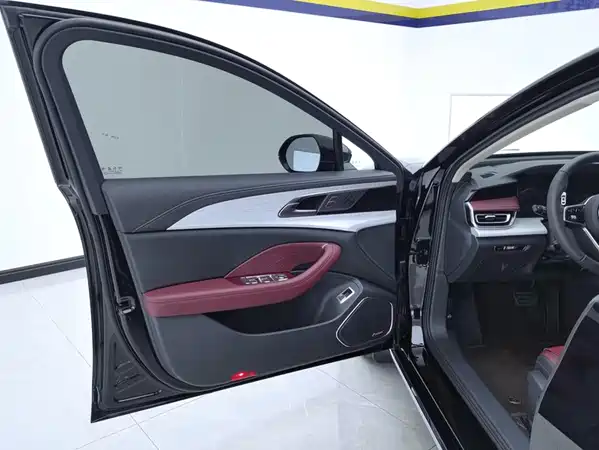 Hongqi H5 2025