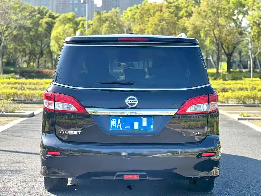 Nissan Quest 2018 — фото 9