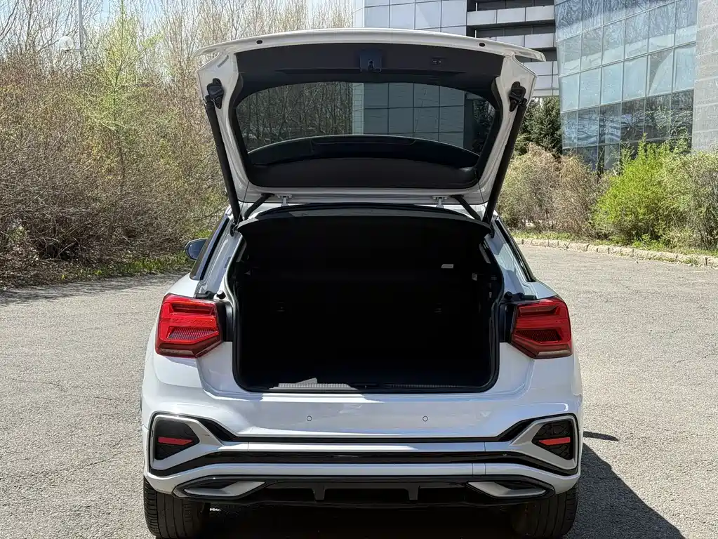 Audi Q2L 2022 — фото 16