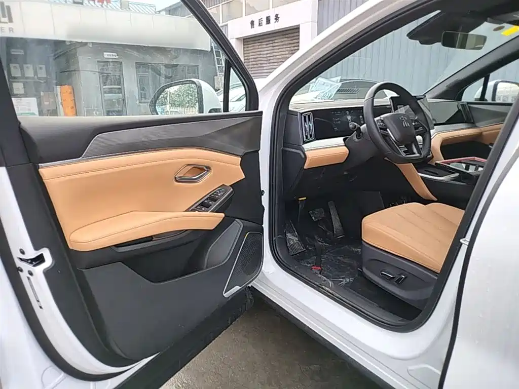 BYD L DM-i 2026 — фото 16