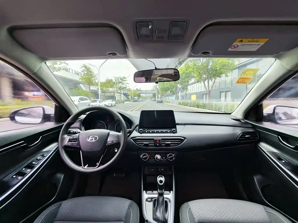 Hyundai Elantra 2018 — фото 11
