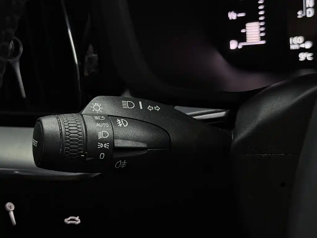 Volvo XC60 2021 — фото 11