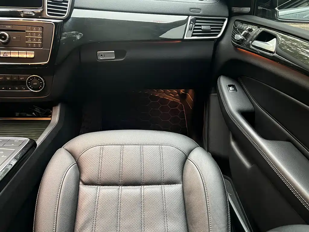 Mercedes-Benz GLS 2017 — фото 14