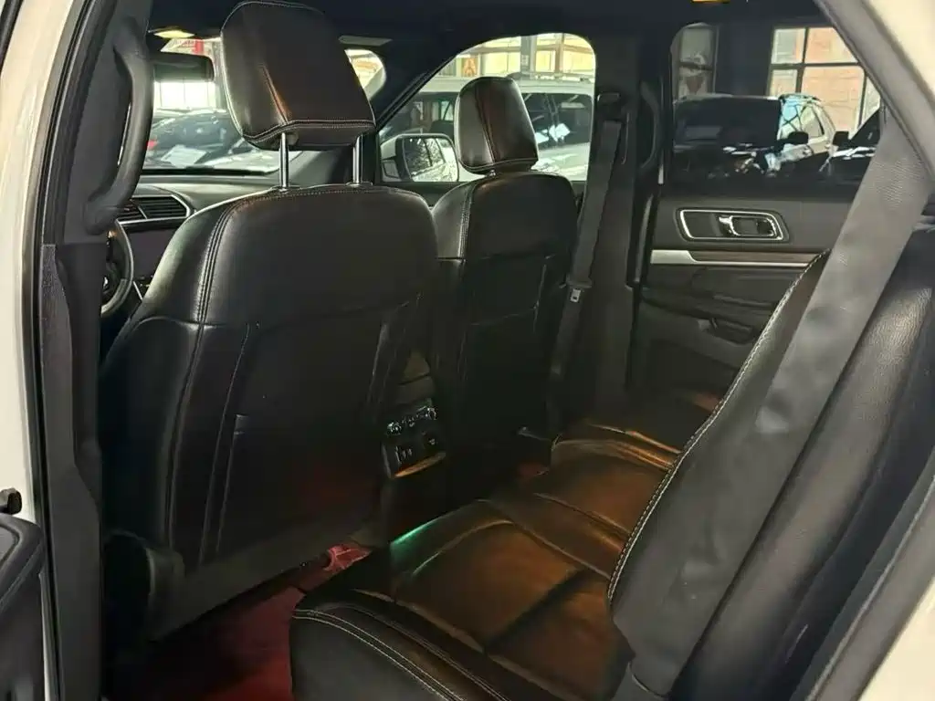 Ford Explorer 2019 — фото 10