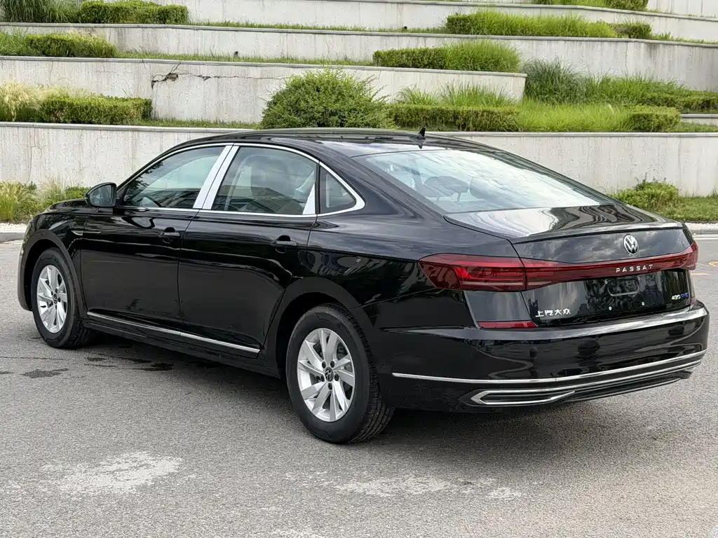 Volkswagen Passat PHEV 2026 — фото 11
