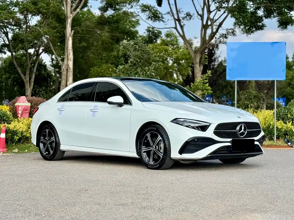 Mercedes-Benz A-Class 2024 — фото 3