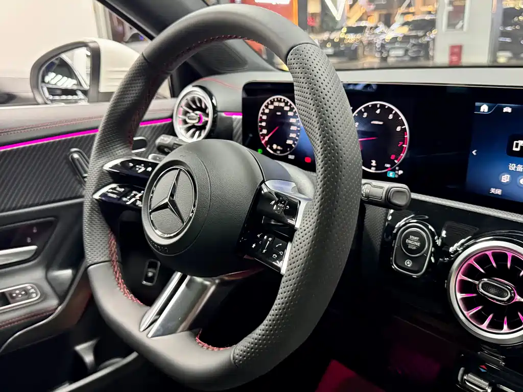 Mercedes-Benz A-Class 2024 — фото 12