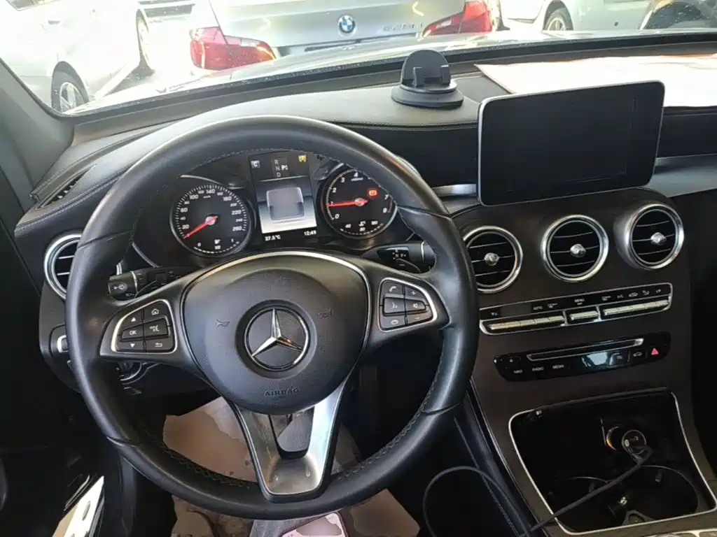 Mercedes-Benz GLC 2017 — фото 10