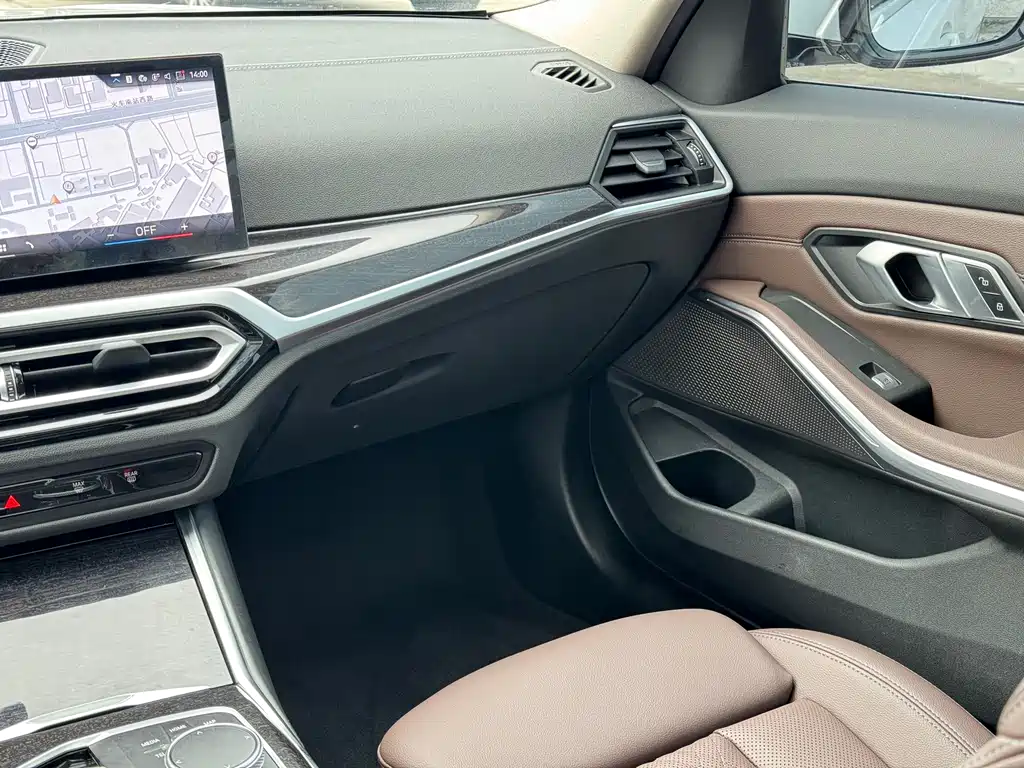 BMW 3 Series 2023 — фото 14