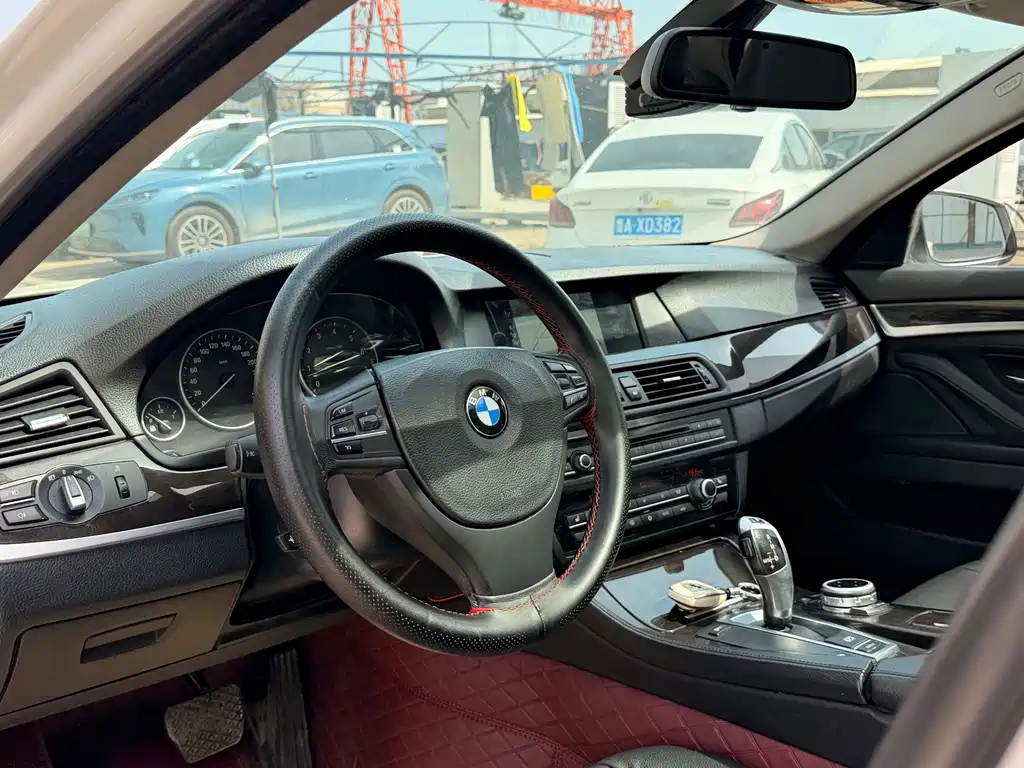 BMW 5 Series 2012 — фото 10