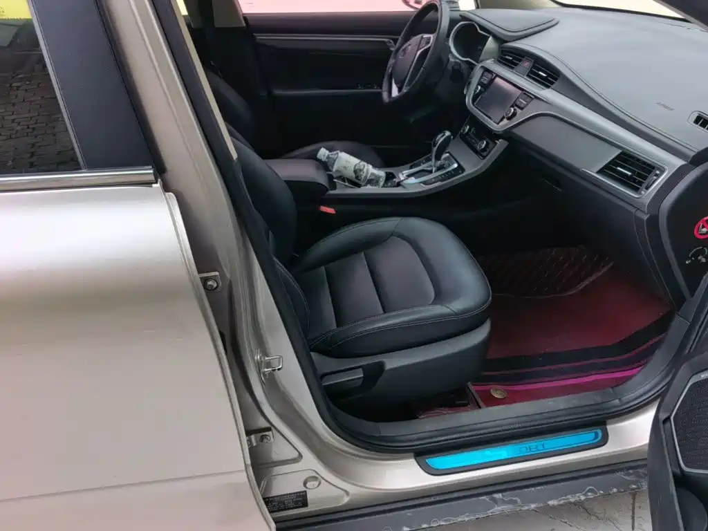 Geely Emgrand GS 2017 — фото 25