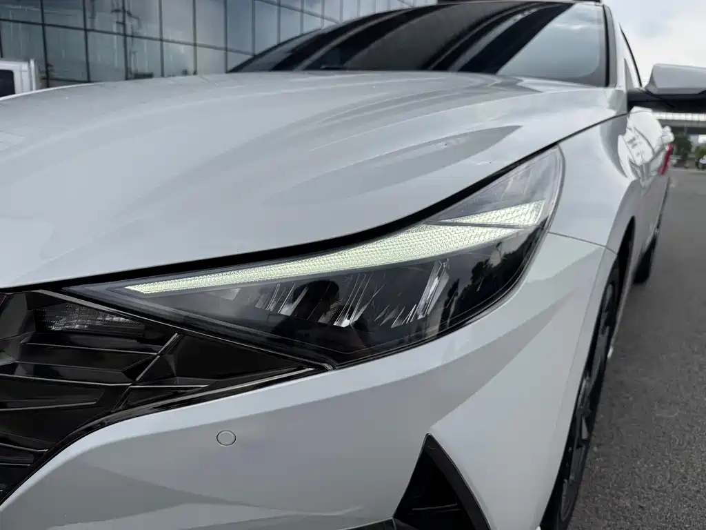 Hyundai Elantra 2022