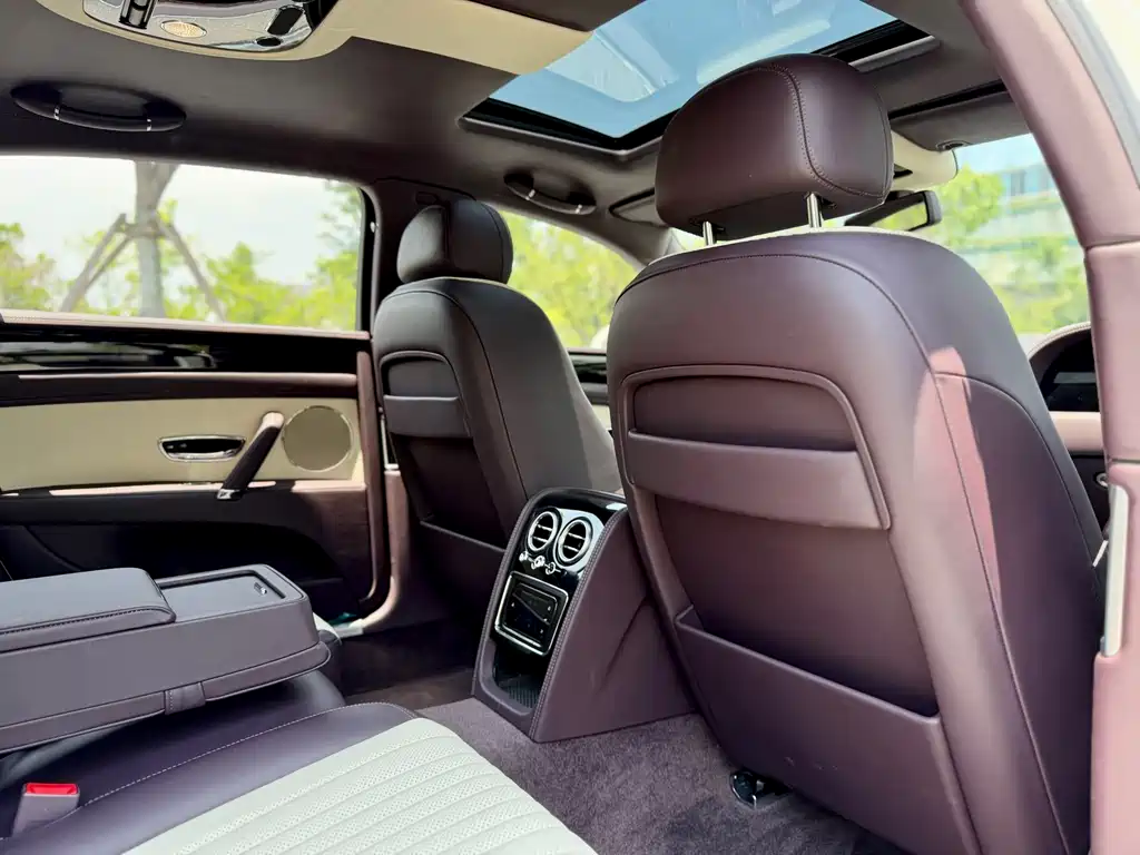 Bentley Flying Spur 2020 — фото 20