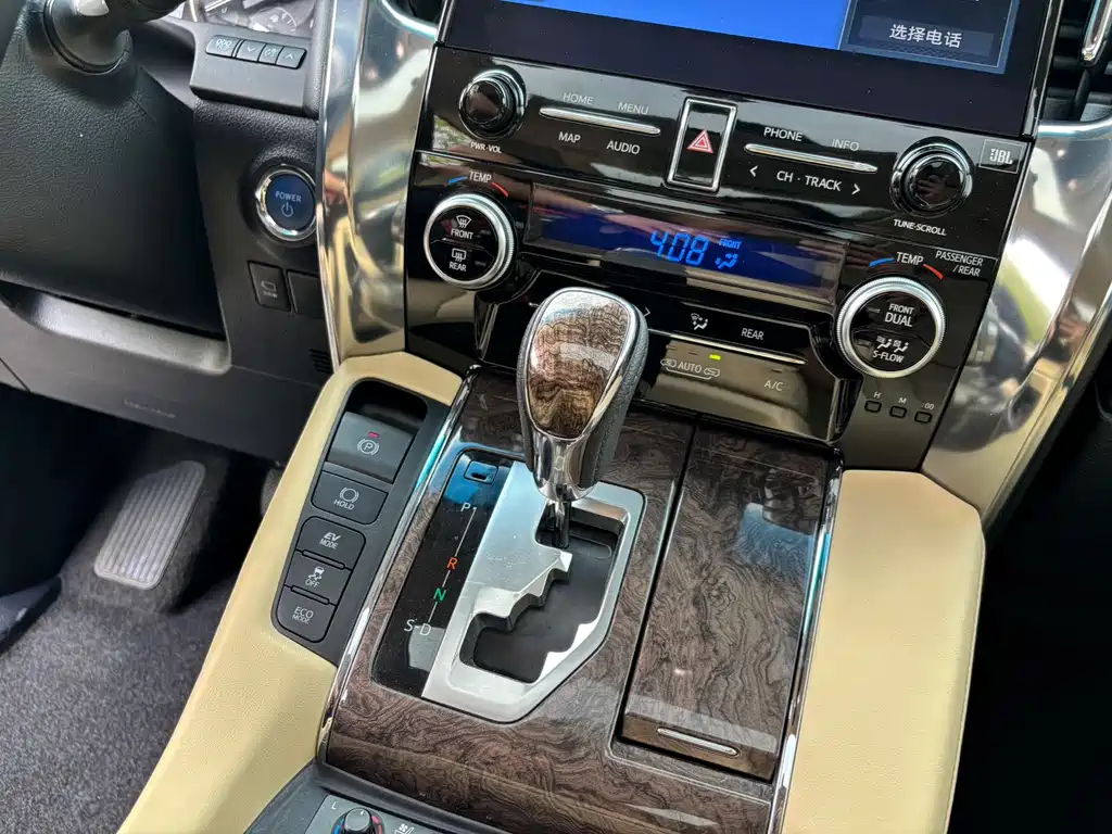 Toyota Vellfire 2023 — фото 16