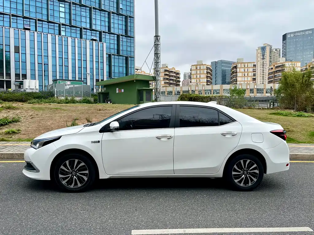 Toyota Corolla Hybrid 2020 — фото 4