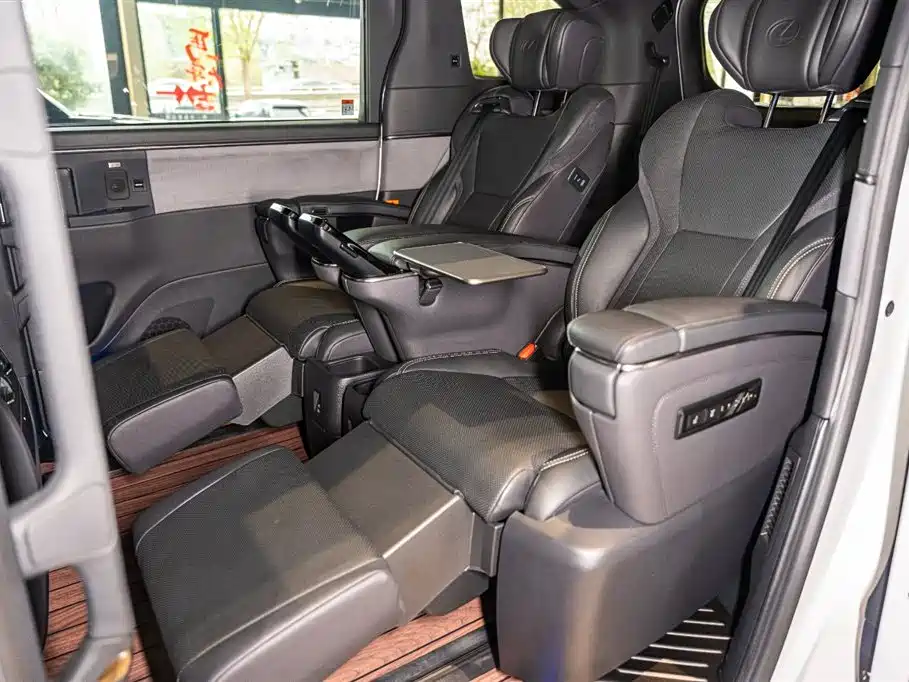Lexus LM 2023 — фото 11