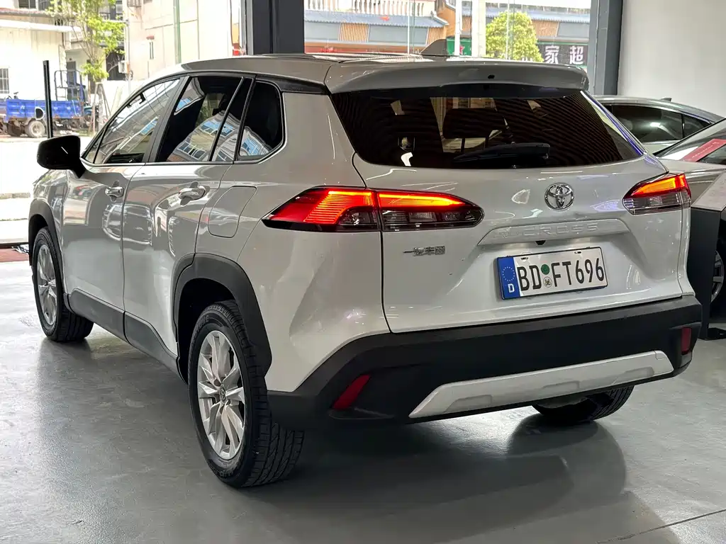 Toyota Corolla Cross 2023 — фото 10