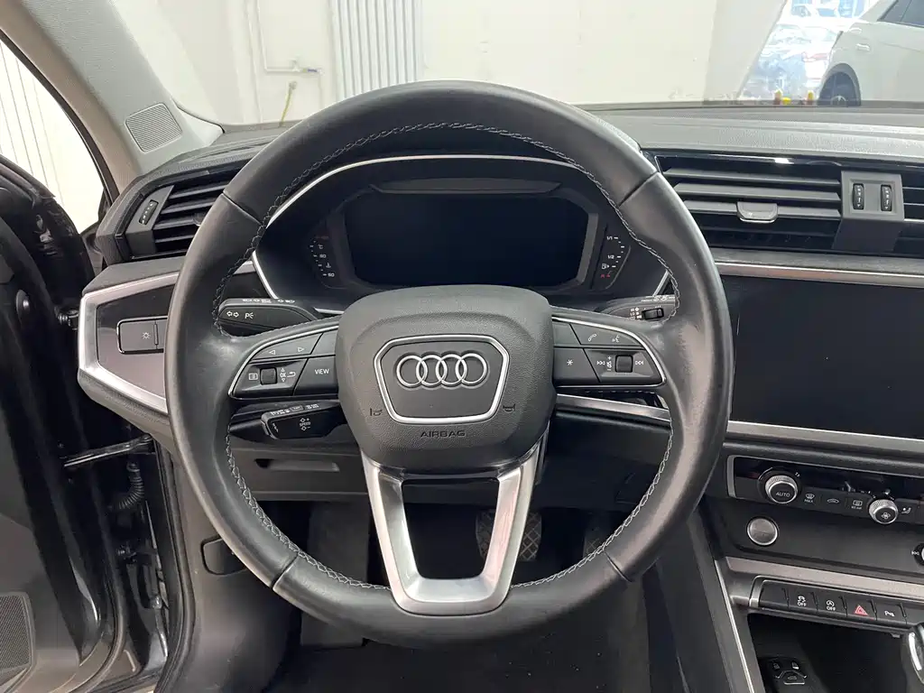 Audi Q3 2022 — фото 11