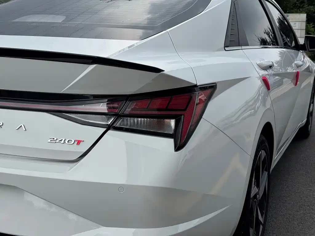Hyundai Elantra 2022 — фото 29