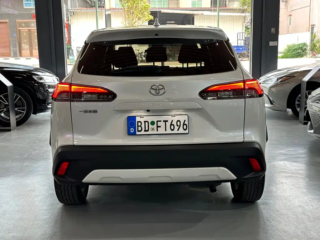 Toyota Corolla Cross 2023 — фото 11