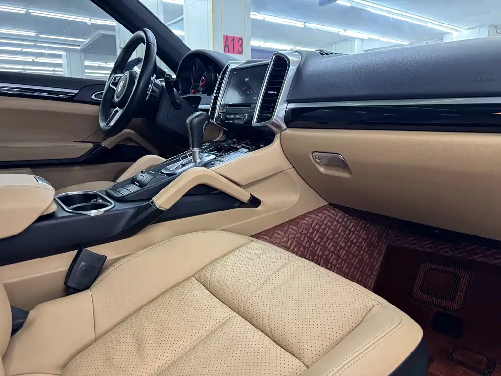 Porsche Cayenne 2018 — фото 11