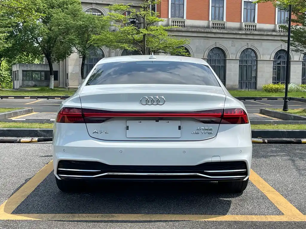 Audi A7L 2023 — фото 5