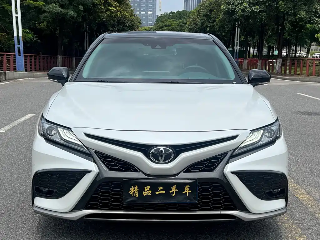 Toyota Camry 2021 — фото 2
