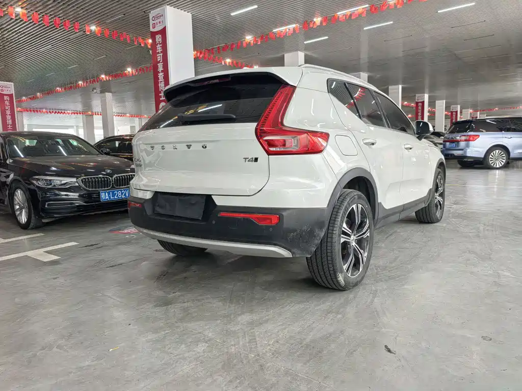 Volvo XC40 2021 — фото 18