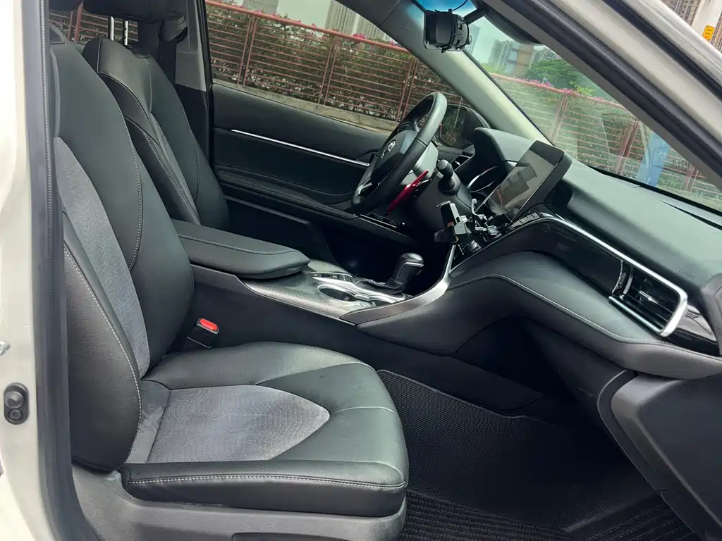 Toyota Camry 2021 — фото 11