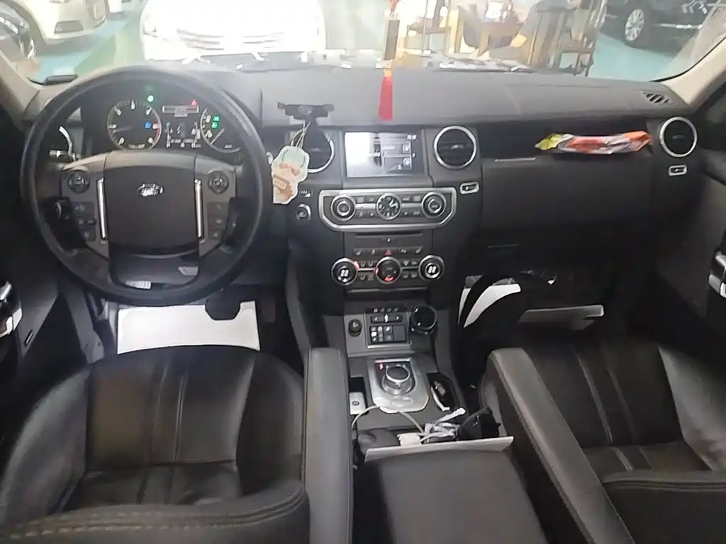 Land Rover Discovery 2016 — фото 10