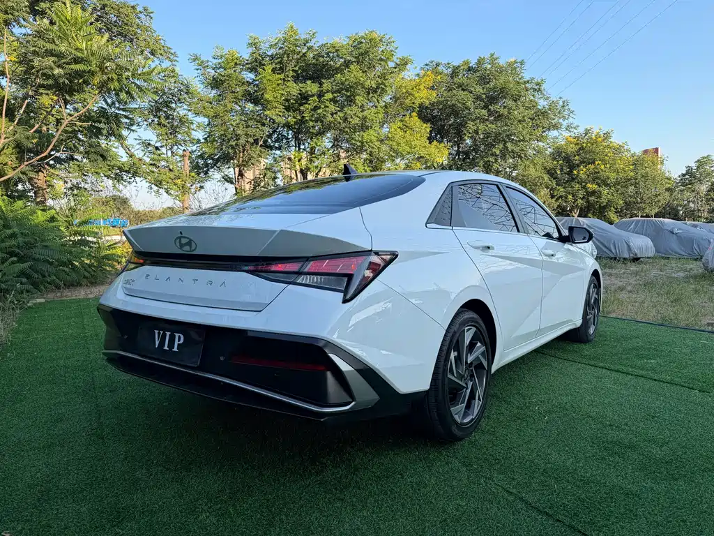Hyundai Elantra 2023