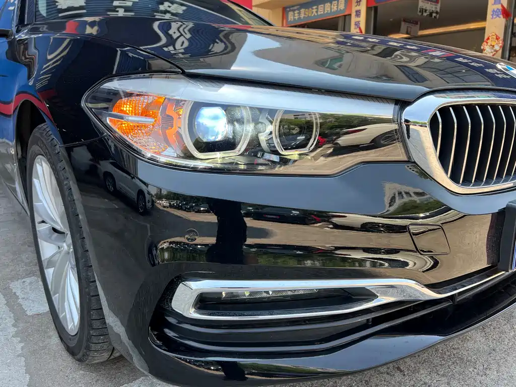BMW 5 Series 2019 — фото 12