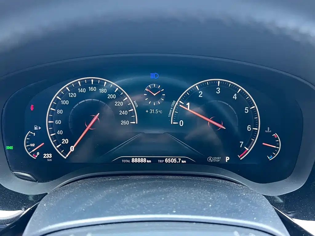BMW 5 Series 2019 — фото 14