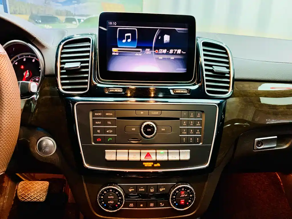Mercedes-Benz GLS 2018 — фото 10