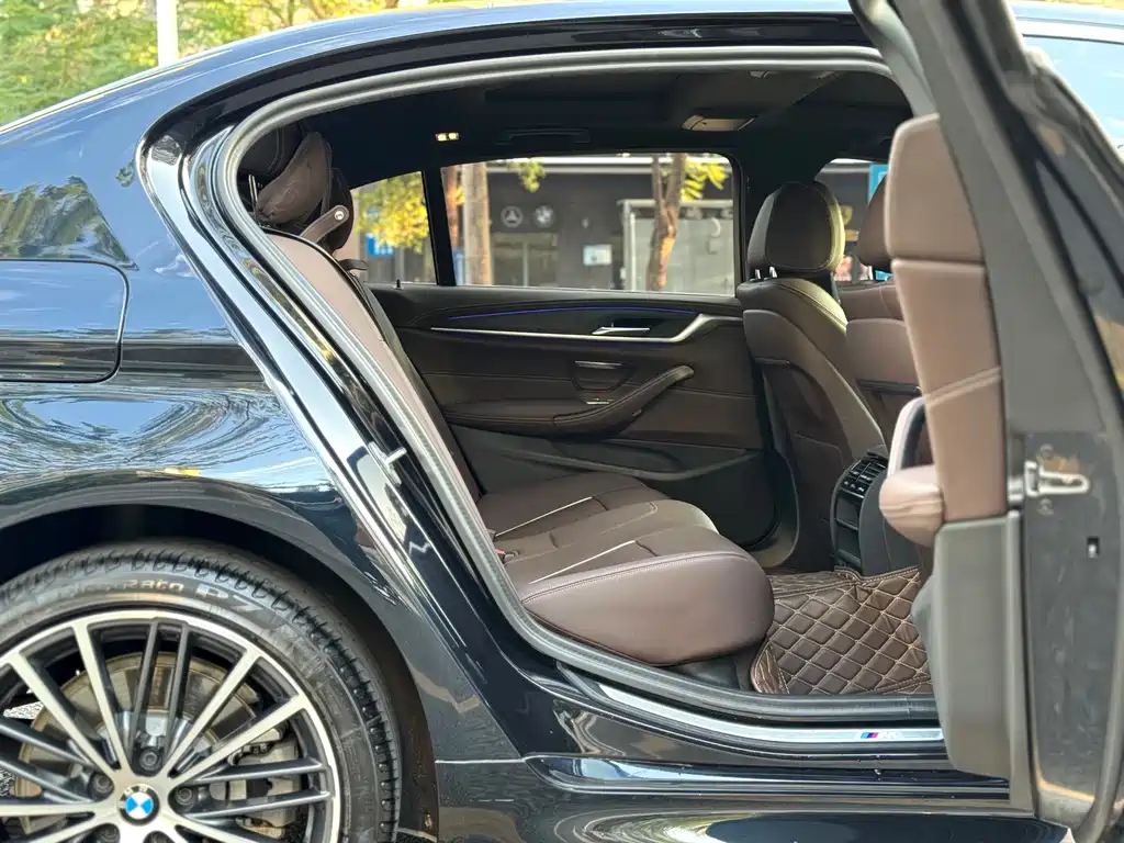 BMW 5 Series 2023 — фото 12