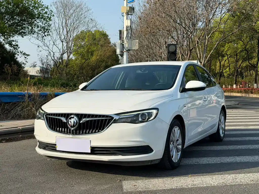Buick Excelle 2021 — фото 1
